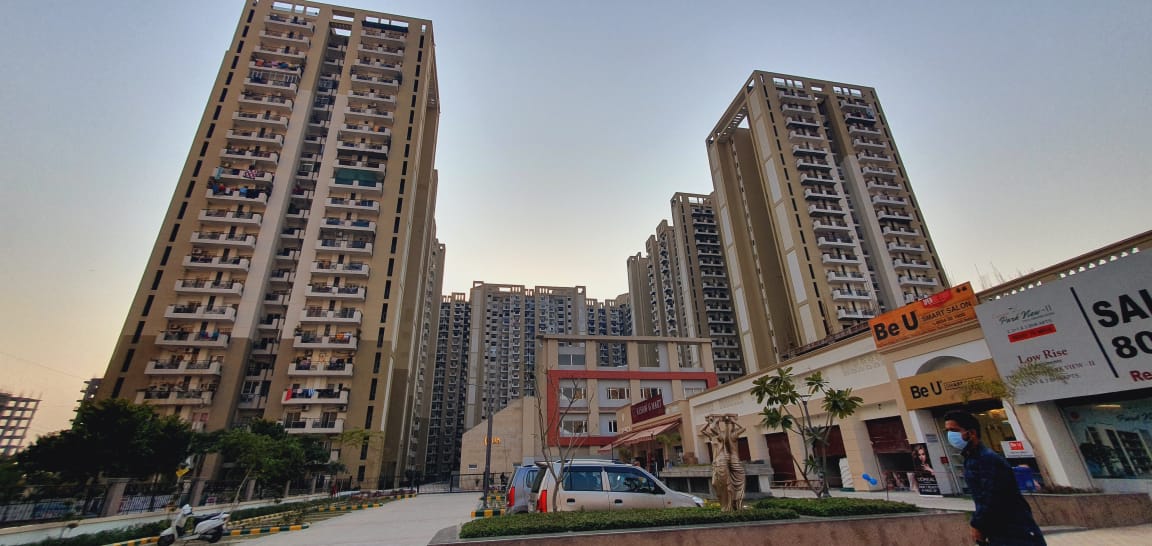 IITL Nimbus Express Park View Ready to Move Flats